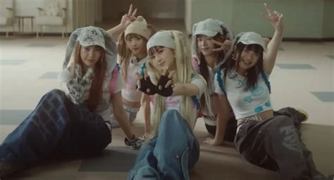 NewJeans' 'OMG (Performance ver. 1)' becomes .